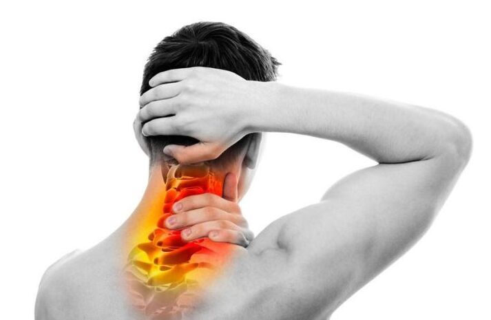 Симптомом шийного остеохондрозу є постійний або пульсуючий біль
